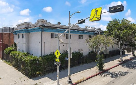 Multi Family House For Sale in Los Angeles California 24 Beds 16 Baths