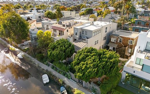 Single Family House For Sale in Venice California 2 Beds 2 Baths