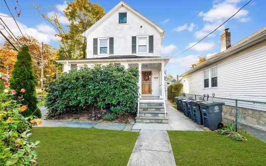 Multi Family House For Sale in White Plains New York 4 Beds 2 Baths