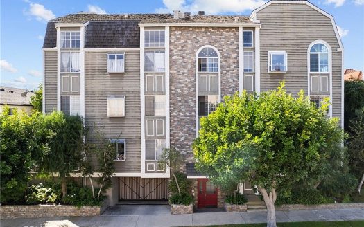 Condo For Sale in Los Angeles California 2 Beds 3 Baths