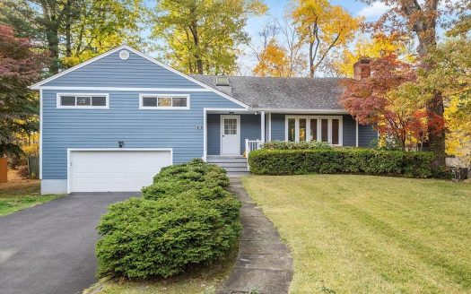 Single Family House For Sale in White Plains New York 5 Beds 4 Baths