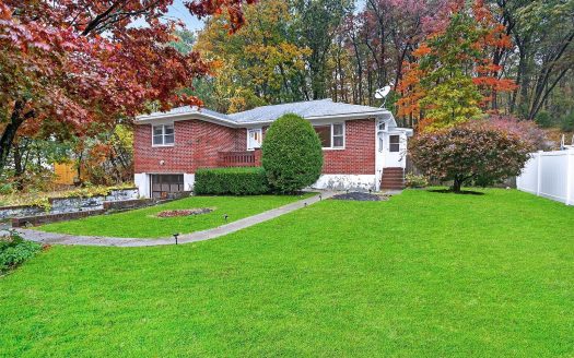 Single Family House For Sale in Garrison New York 3 Beds 2 Baths