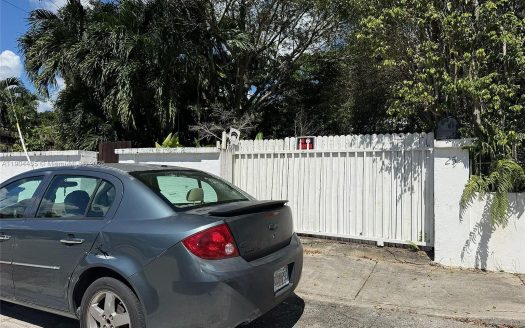 Single Family House For Sale in Miami Florida 4 Beds 3 Baths