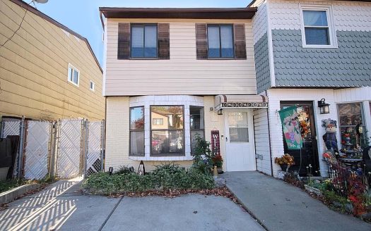 Town House For Sale in Staten Island New York 3 Beds 2 Baths