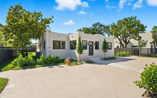 Single Family House For Sale in Miami Florida 4 Beds 3 Baths
