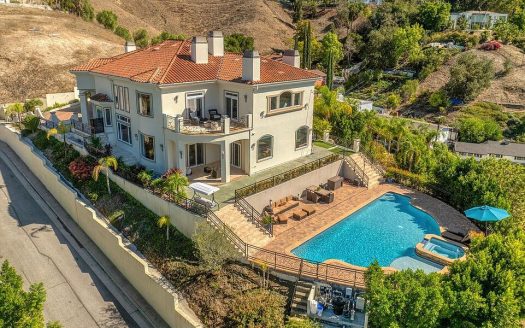 Single Family House For Sale in Woodland Hills California 6 Beds 6 Baths