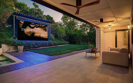 Single Family House For Sale in Los Angeles California 5 Beds 5 Baths