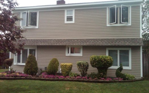 Single Family House For Sale in Levittown New York 5 Beds 2 Baths