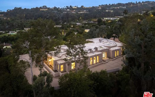 Single Family House For Sale in Beverly Hills California 4 Beds 6 Baths