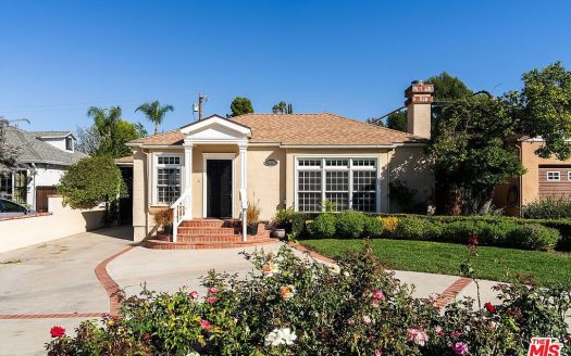 Single Family House For Sale in Studio City California 3 Beds 3 Baths