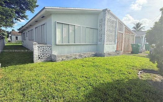 Single Family House For Sale in Miami Florida 3 Beds 2 Baths
