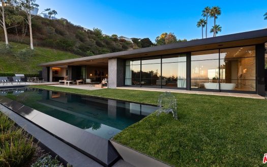 Single Family House For Sale in Beverly Hills California 4 Beds 6 Baths