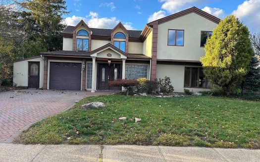 Single Family House For Sale in Bellmore New York 5 Beds 3 Baths
