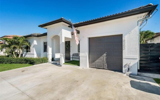 Single Family House For Sale in Miami Florida 4 Beds 3 Baths