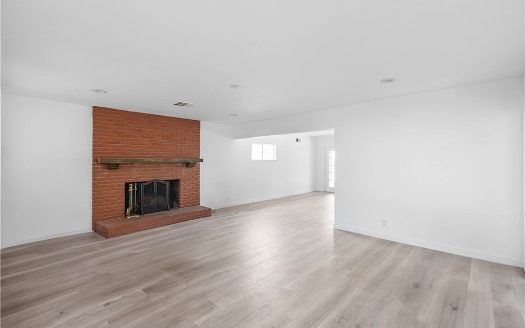 Multi Family For Rent in Van Nuys California 6 Beds 4 Baths