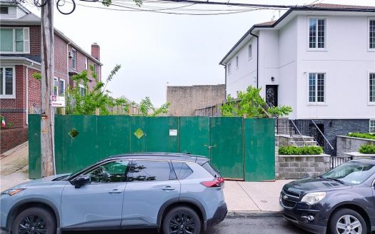 Single Family House For Sale in Brooklyn New York 3 Beds 5 Baths