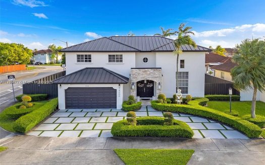 Single Family House For Sale in Miami Florida 5 Beds 4 Baths