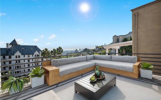 Single Family House For Sale in Los Angeles California 4 Beds 4 Baths