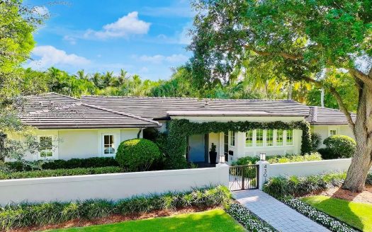 Single Family House For Sale in Miami Florida 5 Beds 6 Baths