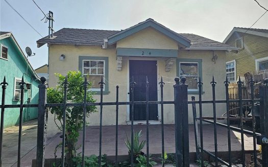 Single Family For Sale in Los Angeles California 2 Beds 1 Bath