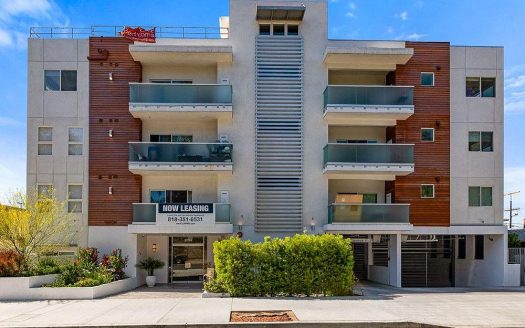 Apartment For Rent in Woodland Hills California 2 Beds 2 Baths