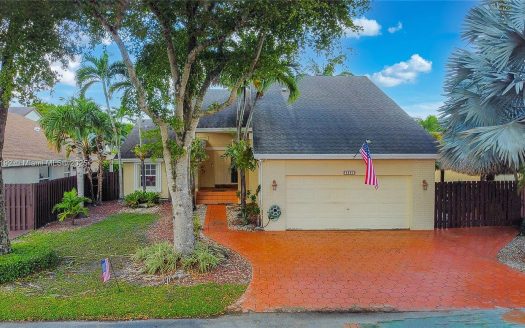 Single Family House For Sale in Miami Florida 4 Beds 3 Baths