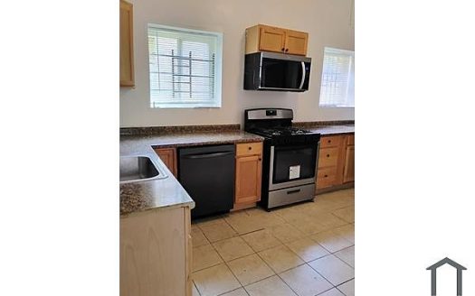 Townhome For Rent in Chicago Illinois 3 Beds 1 Bath