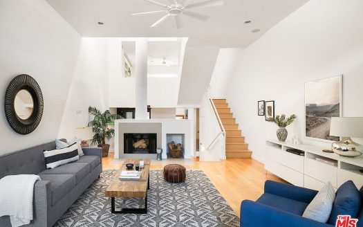 Town House For Sale in Santa Monica California 2 Beds 3 Baths