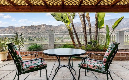 Single Family House For Sale in Sunland California 3 Beds 2 Baths