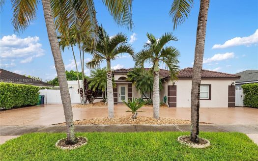 Single Family House For Sale in Miami Florida 4 Beds 4 Baths