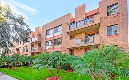 Condo For Sale in Beverly Hills California 2 Beds 2 Baths