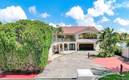 Single Family House For Sale in Miami Florida 6 Beds 5 Baths