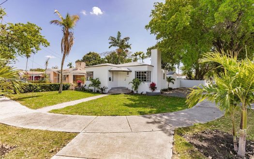 Single Family House For Sale in Miami Florida 3 Beds 2 Baths