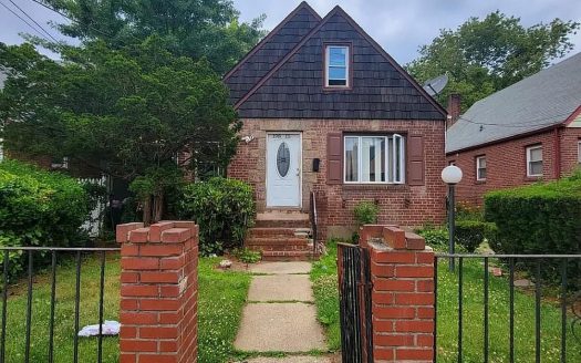 Single Family House For Sale in Saint Albans New York 4 Beds 2 Baths