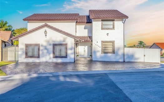 Single Family House For Sale in Miami Florida 7 Beds 4 Baths
