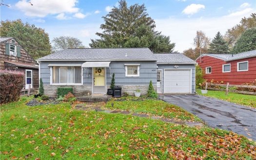 Single Family For Sale in Fayetteville New York 2 Beds 1 Bath