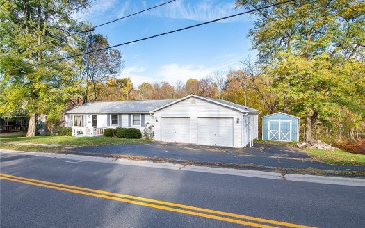 Single Family House For Sale in Lyons New York 2 Beds 2 Baths