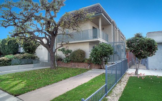 Town House For Sale in Santa Monica California 2 Beds 3 Baths
