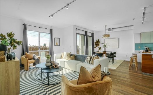 Condo For Sale in Los Angeles California 1 Beds 1 Bath