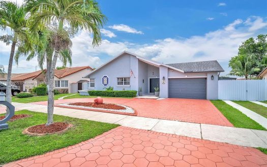 Single Family House For Sale in Miami Florida 4 Beds 3 Baths