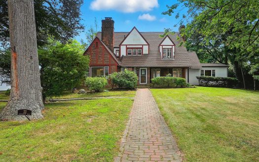 Single Family House For Sale in White Plains New York 4 Beds 4 Baths