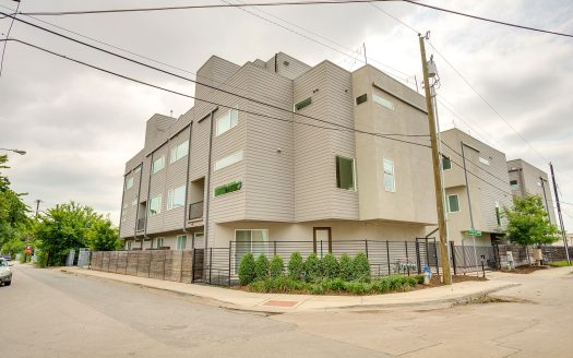 Townhome For Rent in Dallas Texas 3 Beds 3 Baths