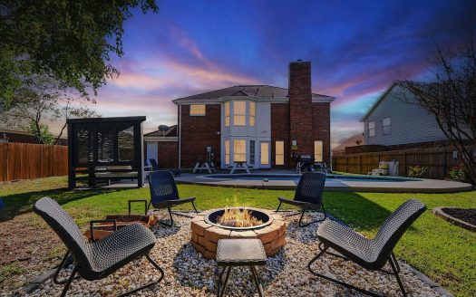 Single Family For Rent in Dallas Texas 5 Beds 3 Baths