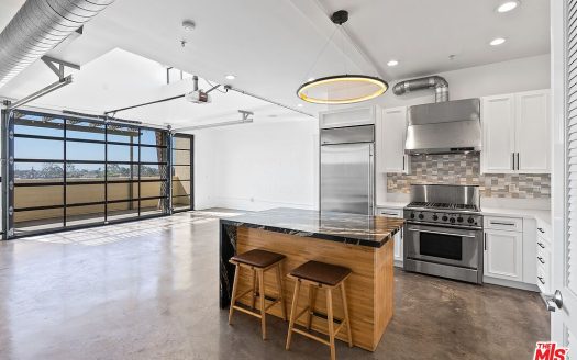 Condo For Sale in Santa Monica California 1 Bed 2 Baths