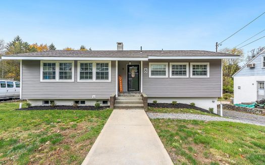 Single Family House For Sale in Poughkeepsie New York 3 Beds 4 Baths