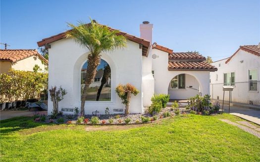 Single Family House For Sale in Los Angeles California 3 Beds 2 Baths
