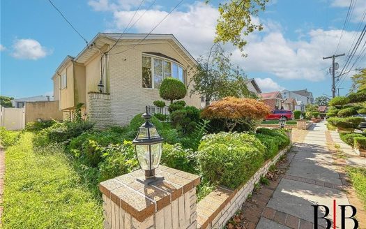 Multi Family House For Sale in Brooklyn New York 3 Beds 3 Baths