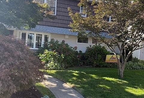 Single Family House For Sale in Levittown New York 5 Beds 2 Baths