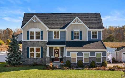 Single Family House For Sale in Hamburg New York 4 Beds 3 Baths