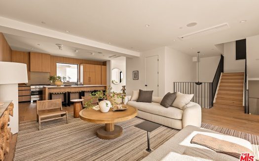 Single Family House For Sale in Los Angeles California 4 Beds 6 Baths